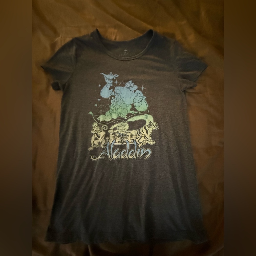 Disney Aladdin tee - Size Juniors Medium